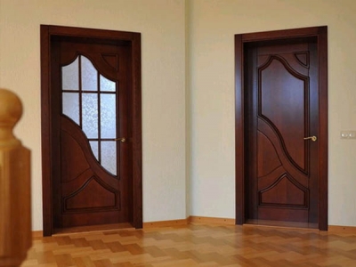 Деревянные двери из массива